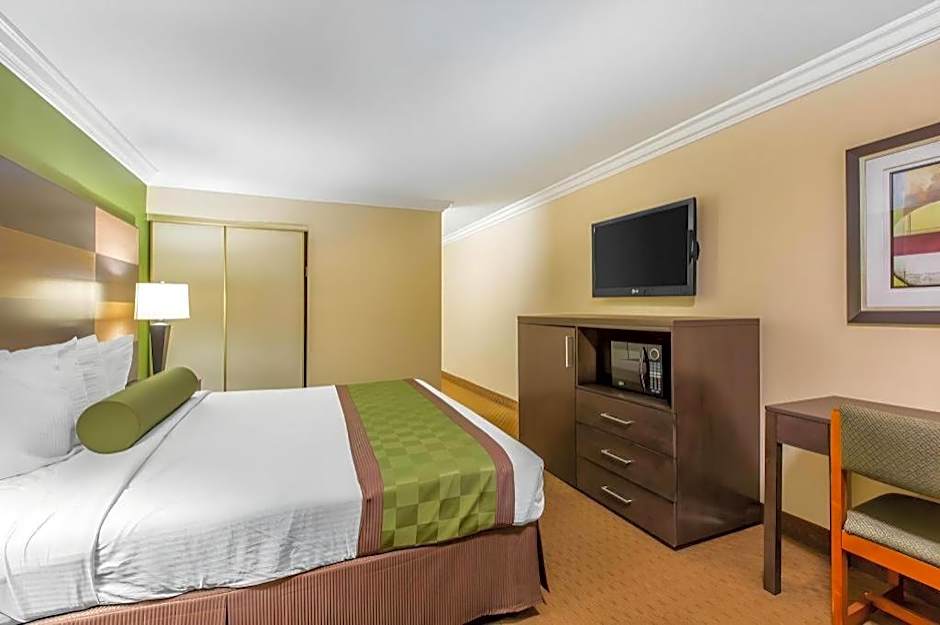 Rodeway Inn & Suites Canyon Lake-Menifee West