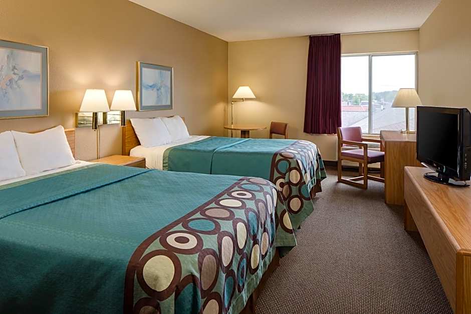 Super 8 by Wyndham Menomonie WI