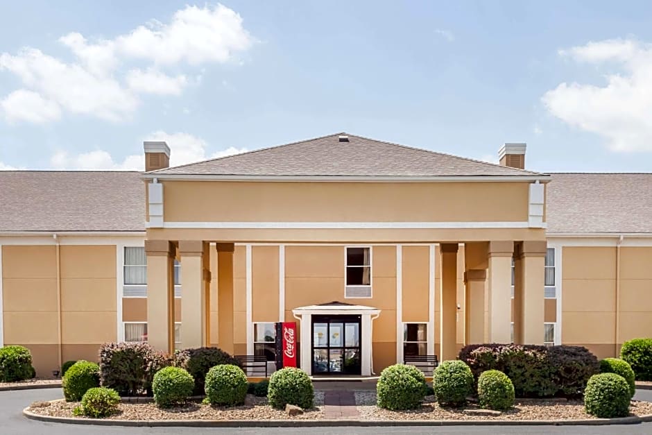 Super 8 by Wyndham Evansville North