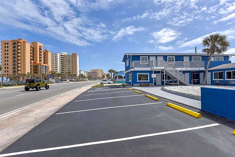 Cozy Studio Suite Near Beach w Kitchenette #3