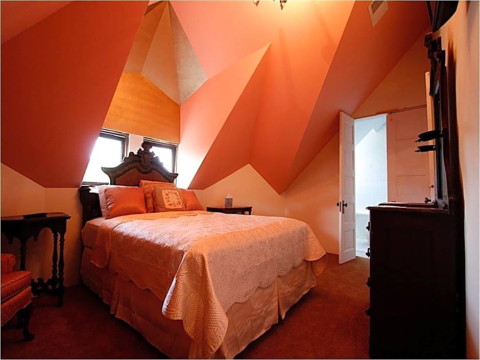 Hassinger Daniels Mansion Bed and Breakfast