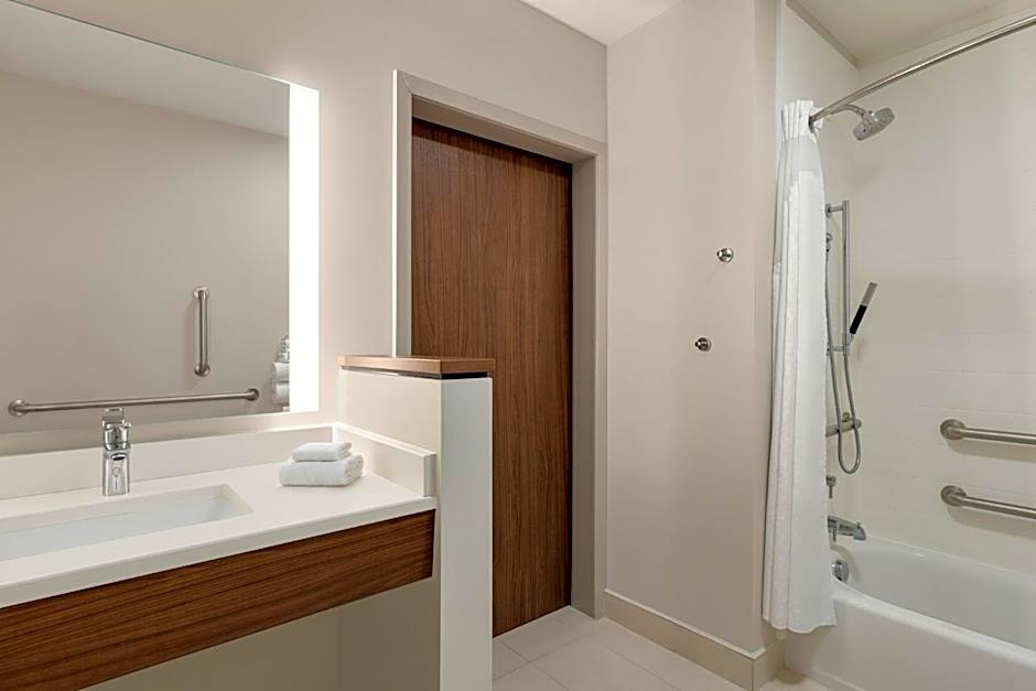 Holiday Inn Express & Suites - Dalton - Walnut Ave By IHG