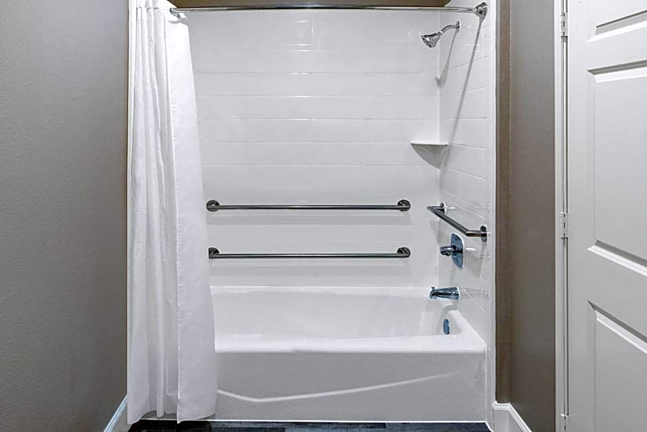 Super 8 by Wyndham Houston NW Beltway 8