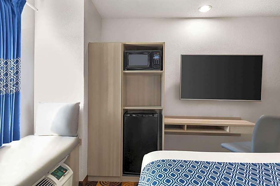 Microtel Inn & Suites By Wyndham Lincoln