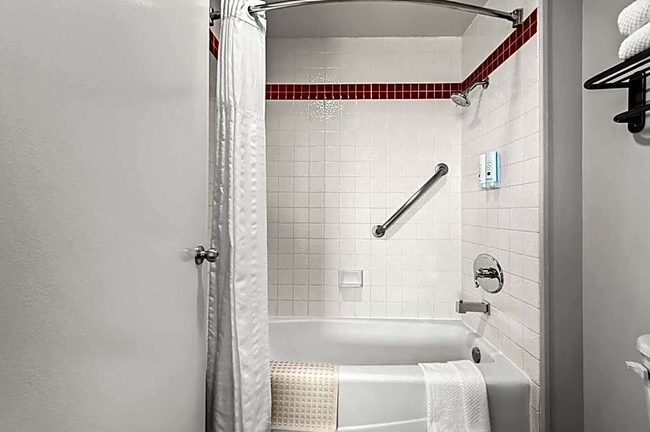 Quality Inn & Suites Hermosa Beach