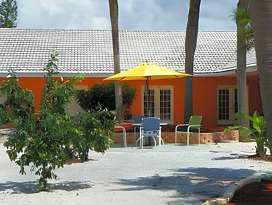 Island Sun Inn & Suites - Venice, Florida Historic Downtown & Beach Getaway