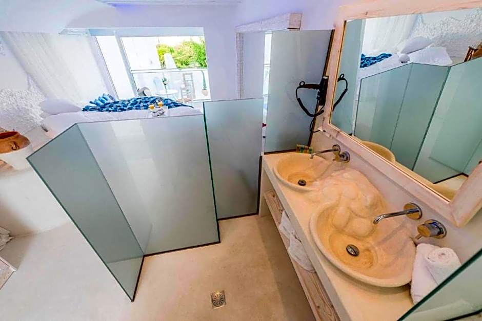 Kouros Home & Suites