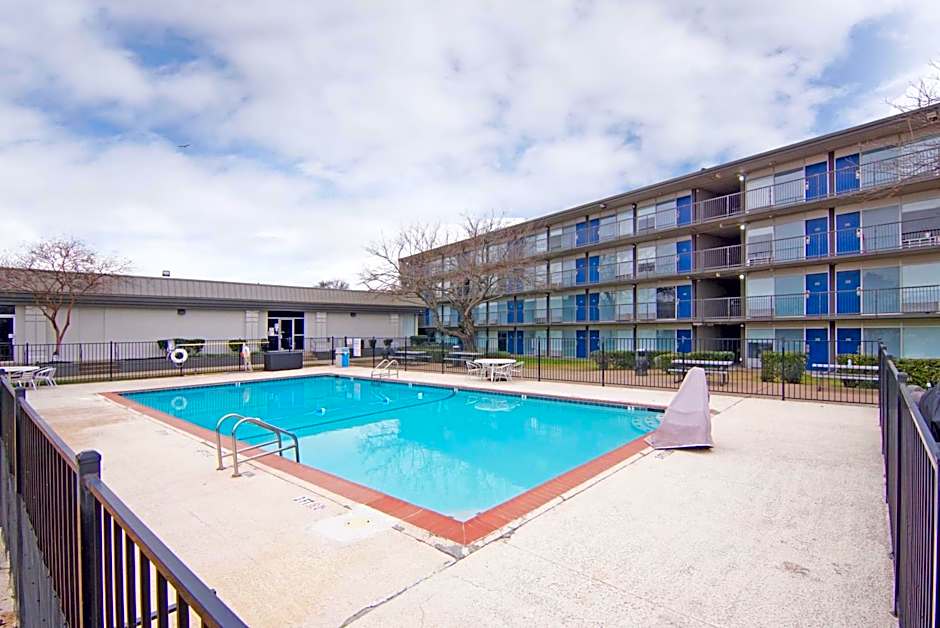 Motel 6 Mesquite, TX Town East