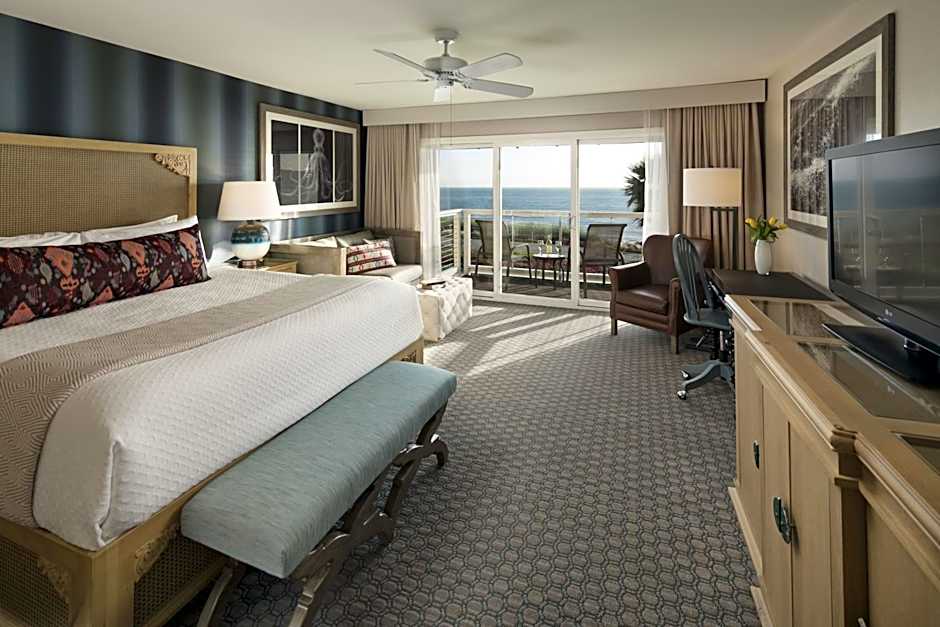 Photo 1 of 5 of 1 King Bed, Ocean View, Balcony