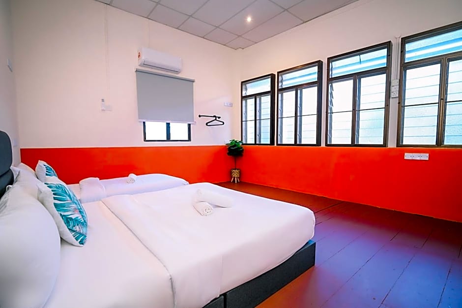 Swing & Pillows - 75 Muntri, Penang