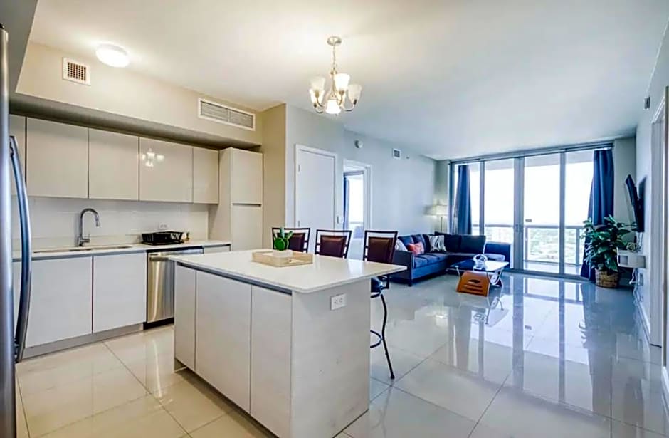 Stunning Penthouse Suite Waterfront 2BD 2BA