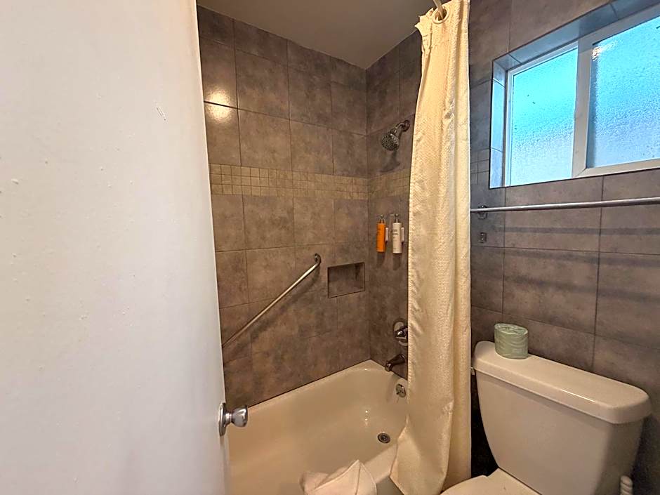Holland Inn and Suites