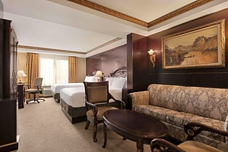 Quadruple Room with Two Queen Beds - Non Smoking