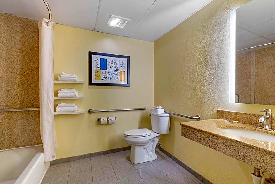 Best Western Plus North Shore Hotel