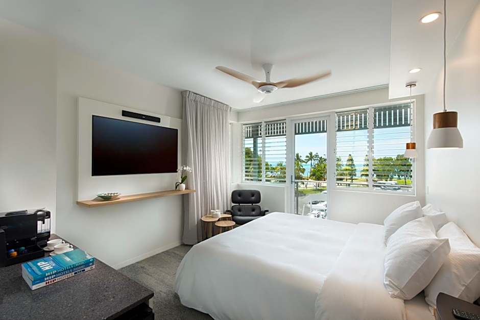 Heart Hotel and Gallery Whitsundays