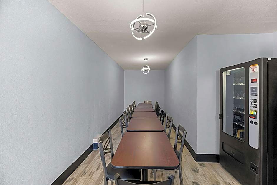 Rodeway Inn Midland South