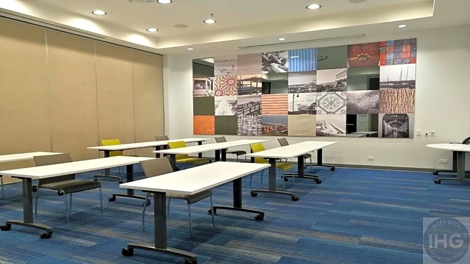 Holiday Inn Express And Suites Ensenada Centro By IHG