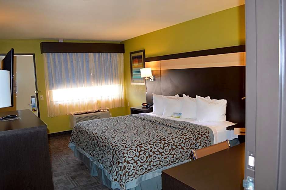 Days Inn by Wyndham Carlsbad