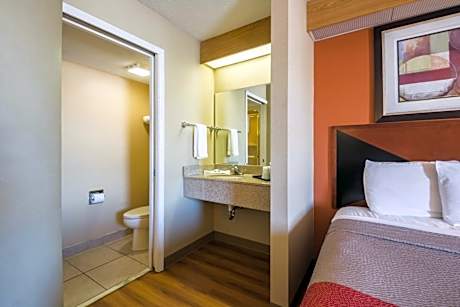 Queen Room - Disability Access - Non-Smoking