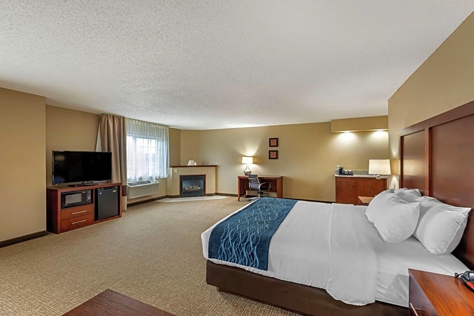 Comfort Inn and Suites Jackson - West Bend
