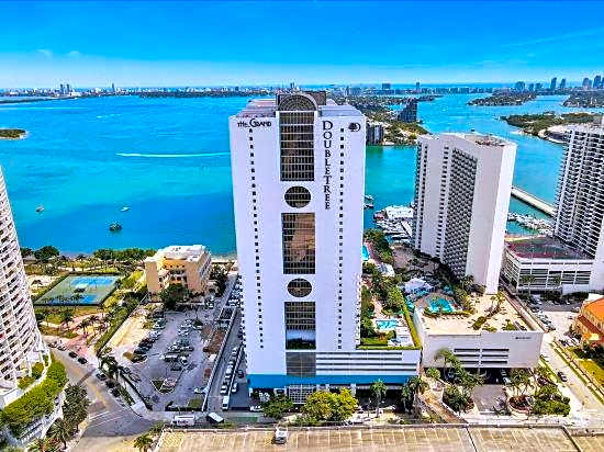 Bay Overlooking Condo with Balcony