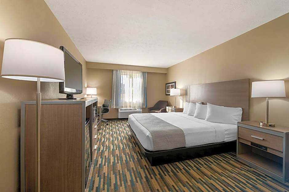 Photo 1 of 4 of 1 King Bed, Accessible, Roll in Shower