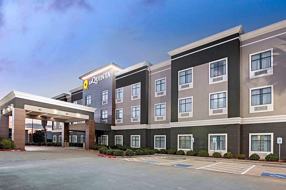 La Quinta Inn & Suites by Wyndham Pasadena North