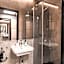 Svalbard Hotell | The Vault