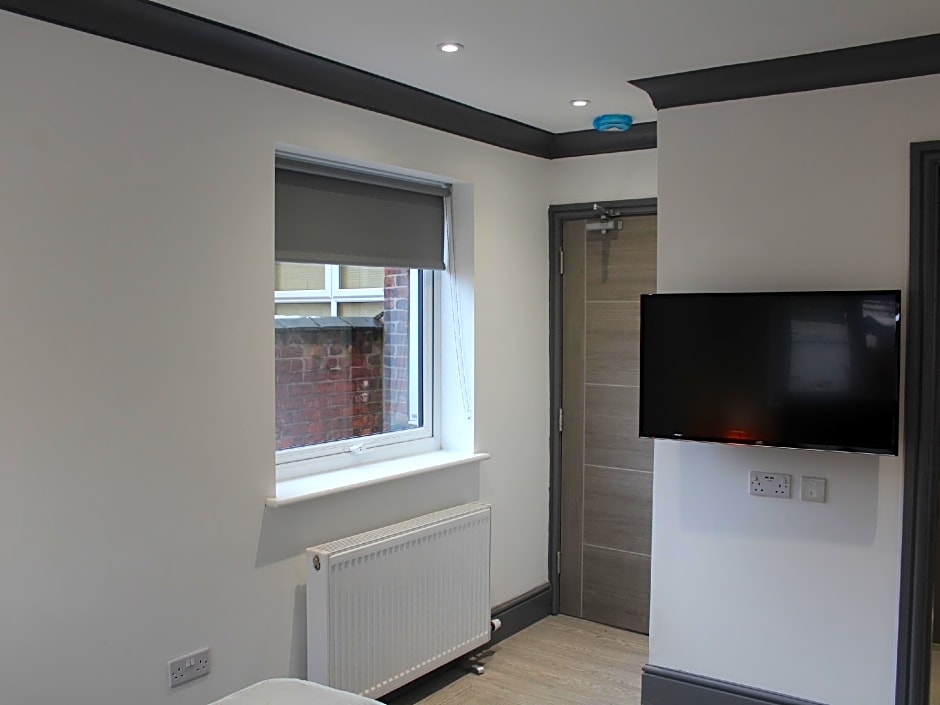 Townhouse @ 282 Walthall Street Crewe