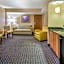 La Quinta Inn & Suites by Wyndham Naples Downtown