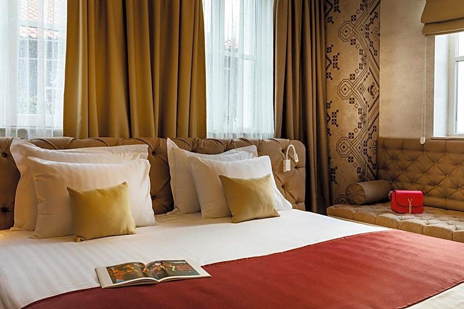 Gallery 37 Powered by ASTON