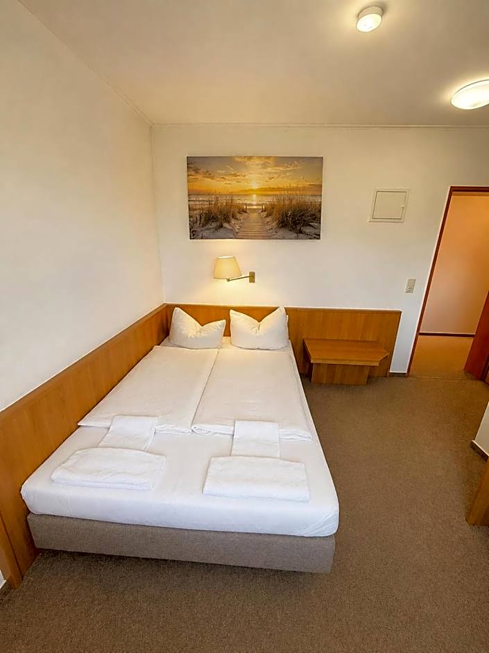 Hotel Alsterquelle 24h Check-in, Free Parking and WiFi