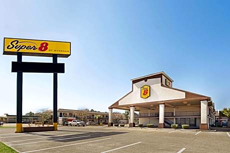 Super 8 by Wyndham Gulfport Near Biloxi