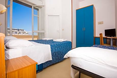 Triple Room with City View