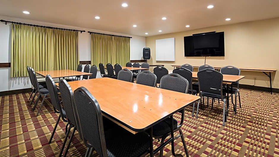 White Pine Inn & Suites