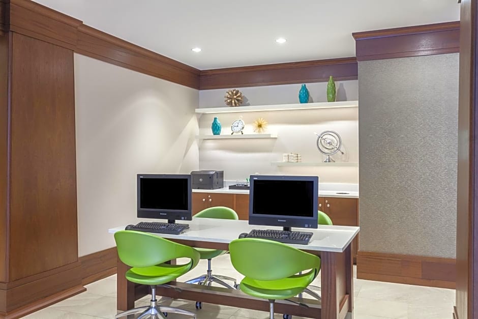 Holiday Inn Express & Suites Charlottesville, an IHG Hotel
