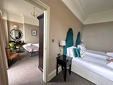 Family Room (2 Adults + 1 Child)