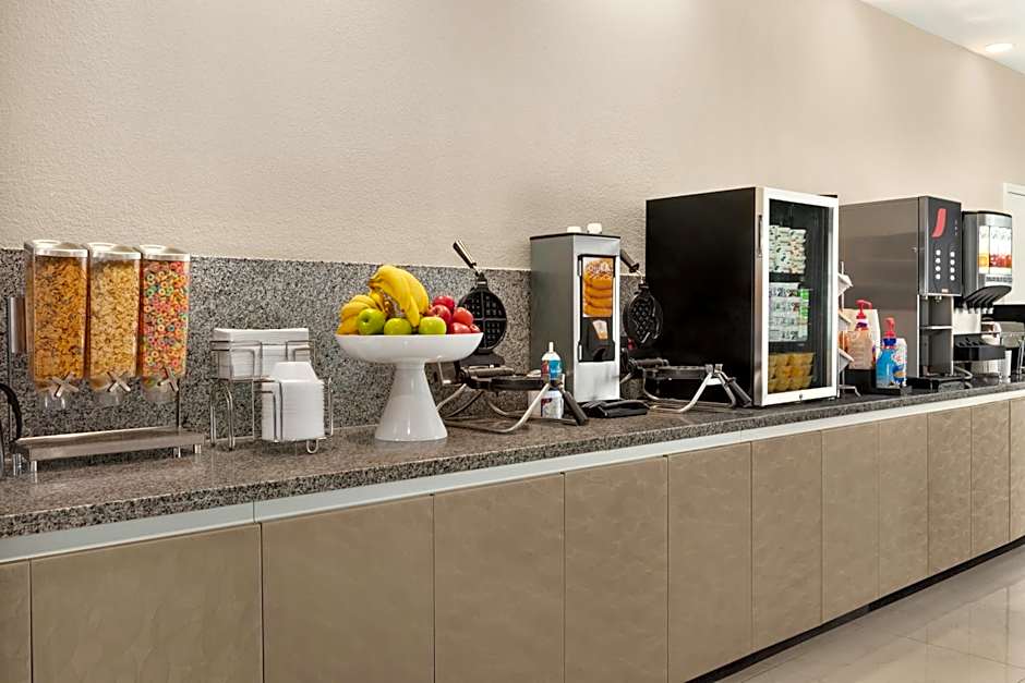 La Quinta Inn & Suites by Wyndham Brownsville North