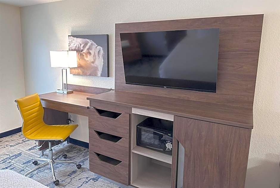 La Quinta Inn & Suites by Wyndham Milwaukee South West New Berlin