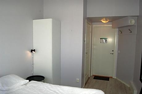 Twin Room with Shower