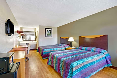 1 Queen Bed Mobility Accessible Room Non-Smoking