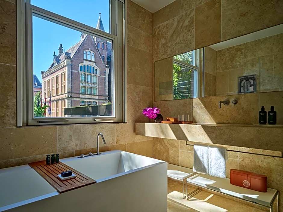 Zdjęcie 1 z 14 — Two-Bedroom Garden Suite