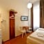 Timeout City Hotel, 5 min to city center, Self Check In