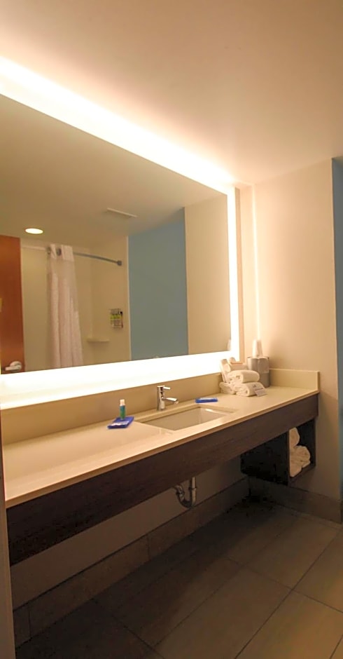 Holiday Inn Express Hotel & Suites Charleston - North, an IHG Hotel