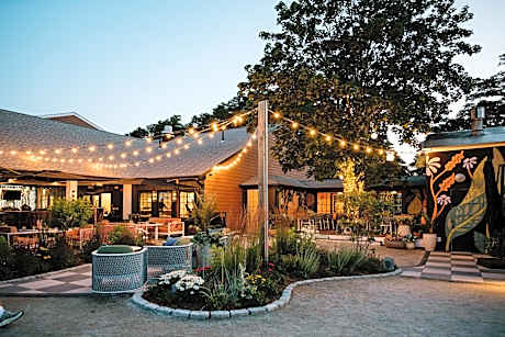 UNCOMMONER HOTEL by Reverie Boutique Collection