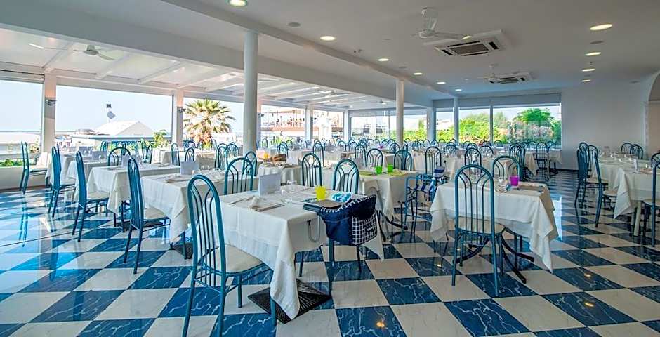 Luxor Cattolica Beach Hotel