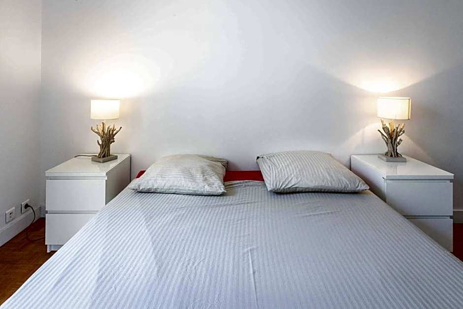 Paris City - Spacious 3 rooms flat for families - 3 minutes from metro station