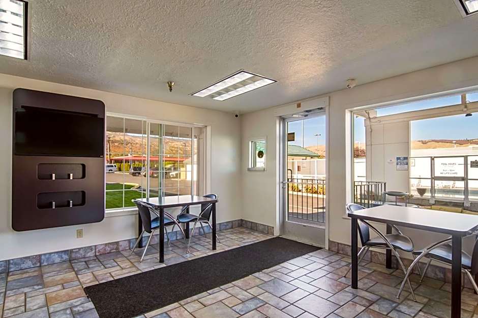 Motel 6-The Dalles, OR