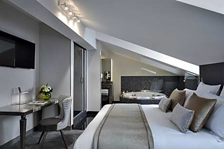 Superior Double Room Shower