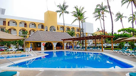 Costa Alegre Hotel & Suites